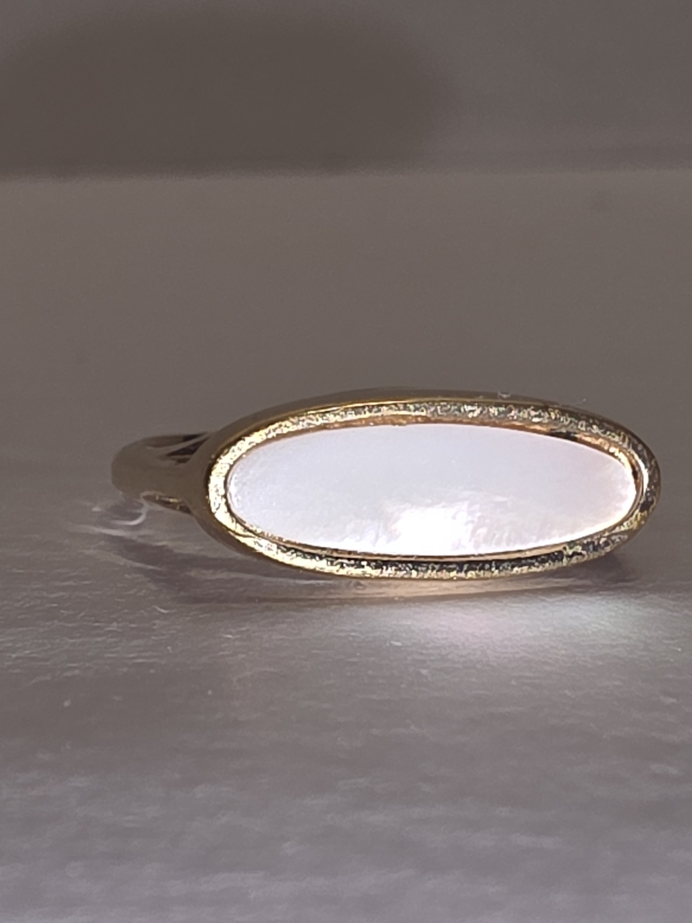 Avon Gold Ring with White Mother-of-Pearl Oval Inlay